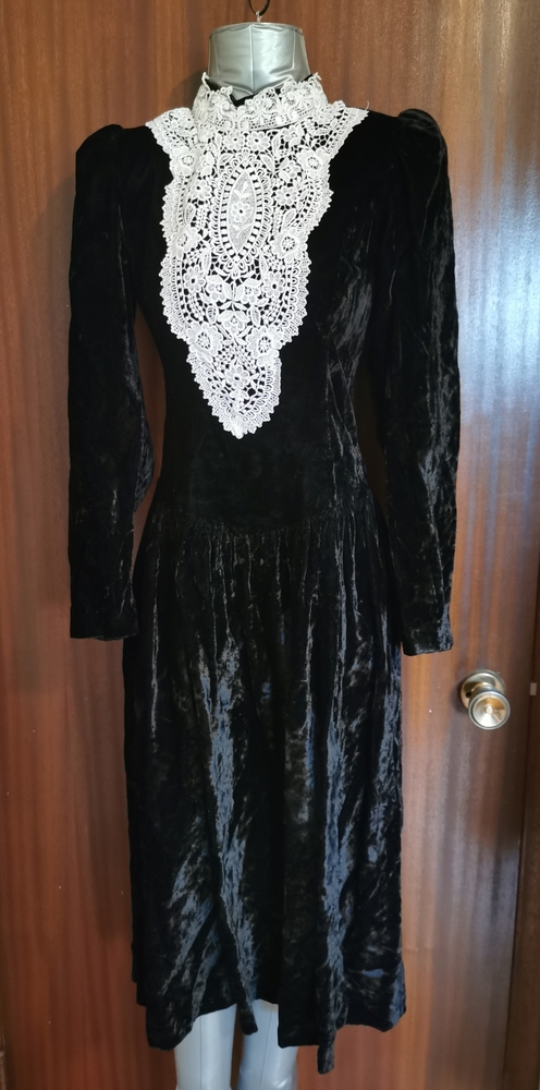 Vintage Perspective Black Velvet Dress Size 9